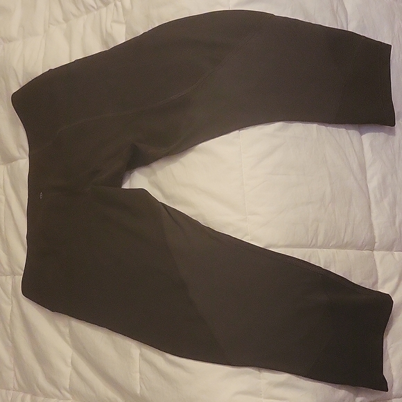 ✨️NWOT✨️ Lululemon Leggings Never Worn - Picture 2 of 3